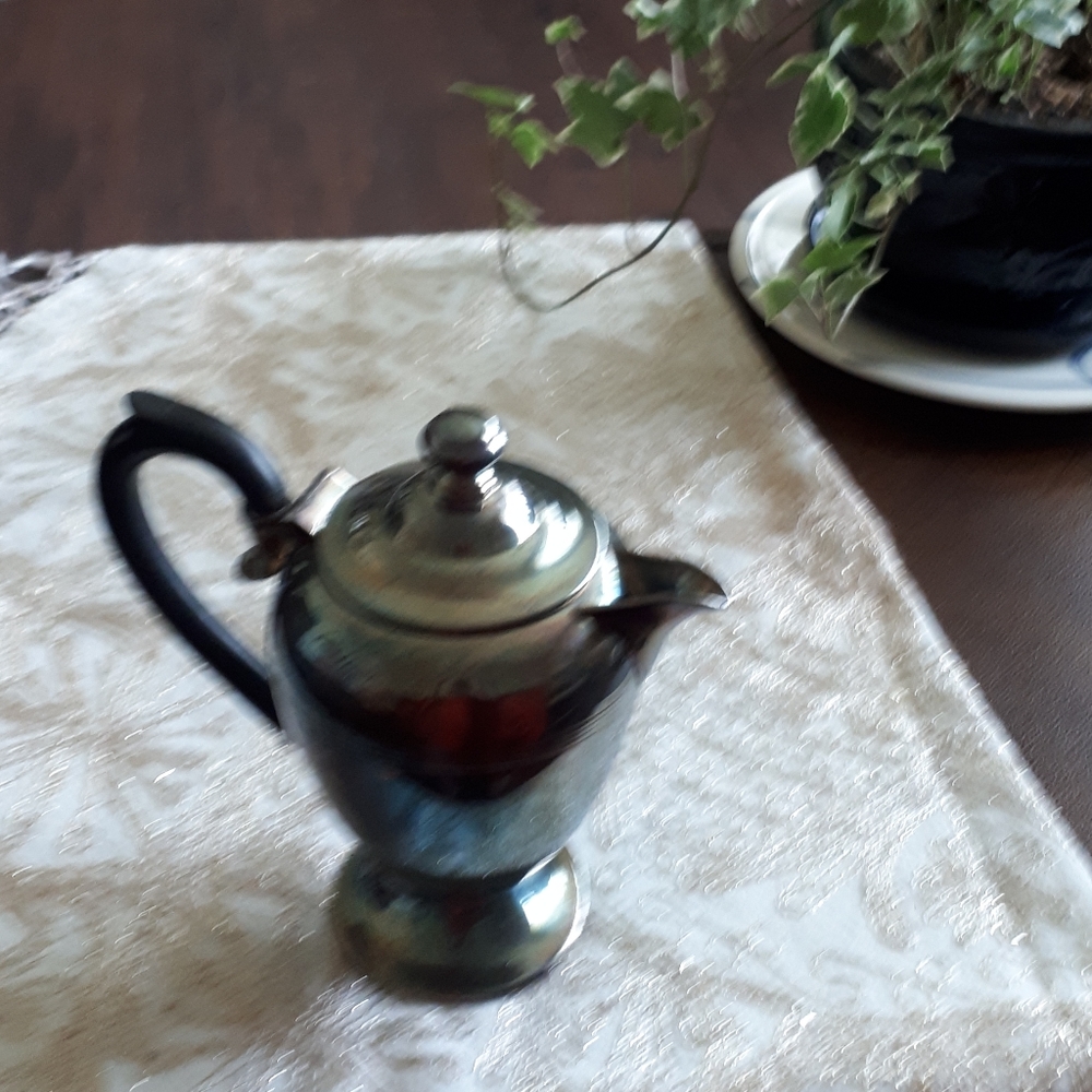 Vintage 'silver' teapot by William Rogers
